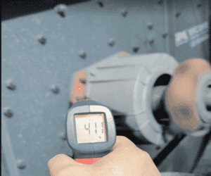 On-site temperature inspection and maintenance of SBM vibrating screen bearings by MineChain engineers