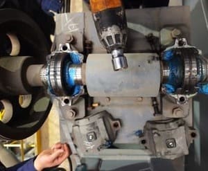 Remote service for replacing Metso vibrating screen drive bearing for Vietnam customer